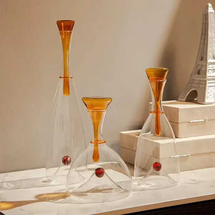 Carafe en verre minimaliste moderne